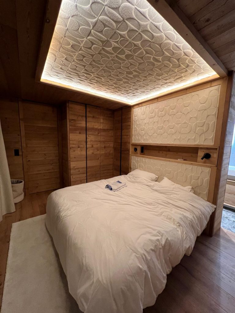 chambre de chalet en bois massif